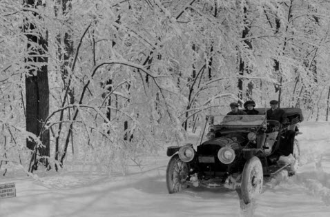 трасса_р355_снежная_дорога_старый_автомобиль_пассажиры