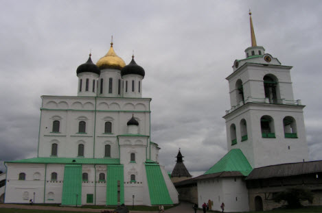 Троицкий собор и колокольня, крыша Часовой башни, трасса М20