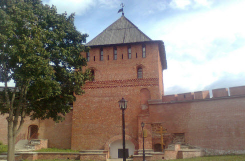 Владимирская башня, достопримечательности трассы М10