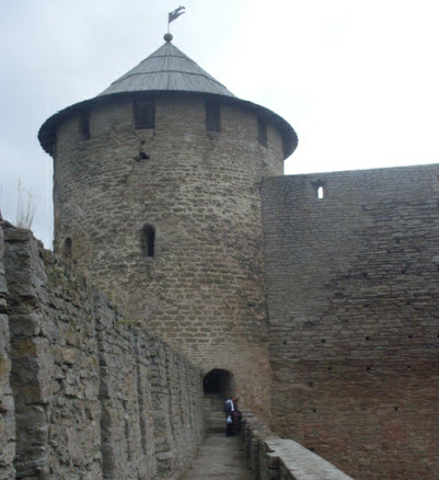 Воротная башня, достопримечательности трассы М11