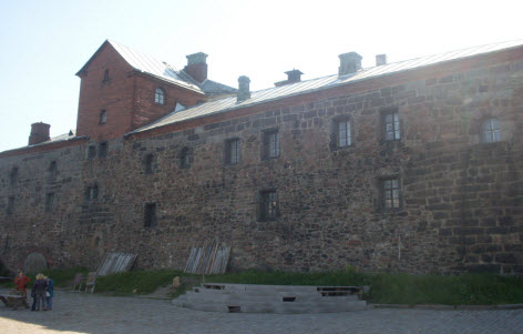 Главный корпус выборского замка, трасса М10