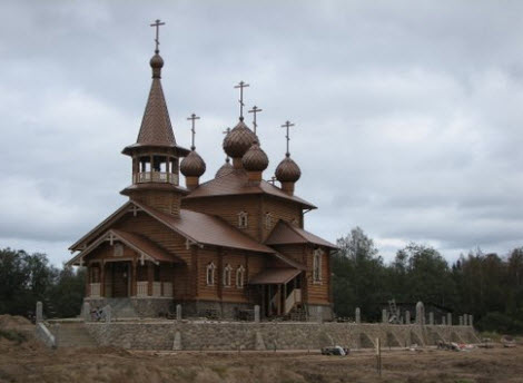 Деревянная церковь в Сиголово-сологубовке, возле трассы Р41 Деревянная церковь в Сиголово-сологубовке, возле трассы Р41