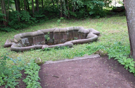 Восмигранный колодец, Гатчина, трасса М20