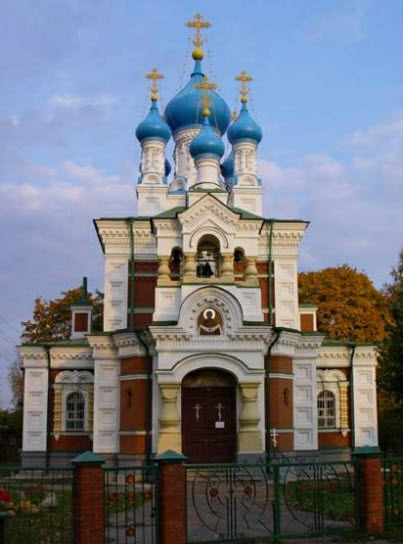 Церковь Покрова Пресвятой Богородицы, Гатчина, трасса М20