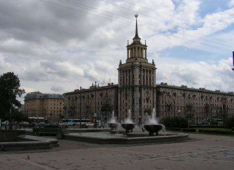 Достопримечательности Петербурга, возле Московского парка Победы