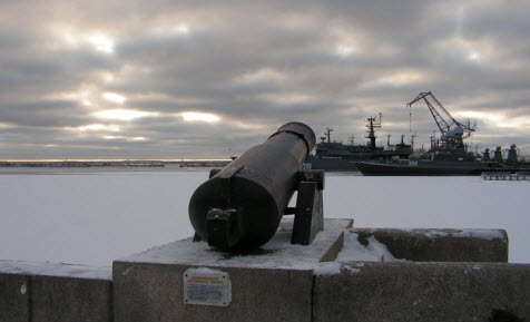 Пушка на набережной, Кронштадт, трасса М10
