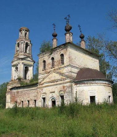 Руины Преображенской церкви, Коровново, трасса Р100 Руины Преображенской церкви, Коровново, трасса Р100