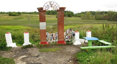 Родник на границе Коми-Пермяцкого округа, трасса Р344 Родник на границе Коми-Пермяцкого округа, трасса Р344
