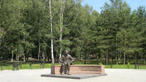 Памятник Юрию Никулину, Демидов, трасса Р130 Памятник Юрию Никулину, Демидов, трасса Р130