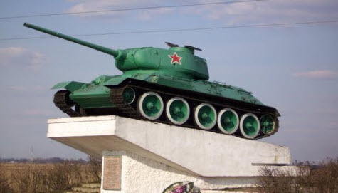 Танк Т-34, трасса Р130, Демидов Танк Т-34, трасса Р130, Демидов