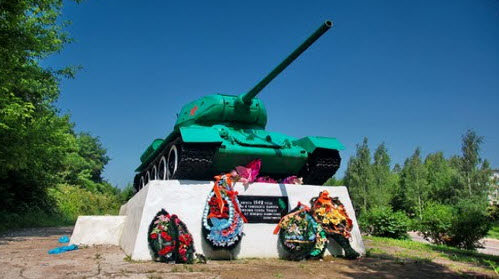 Танк Т-34, трасса Р134, Зубцов Танк Т-34, трасса Р134, Зубцов