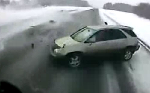 авария на трассе М52, внедорожник попал под грузовик