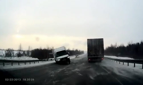 авария на трассе М53, газель переворачивается на дороге