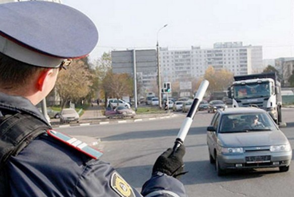 гаишник на дороге