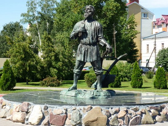 тамбов памятник мжику