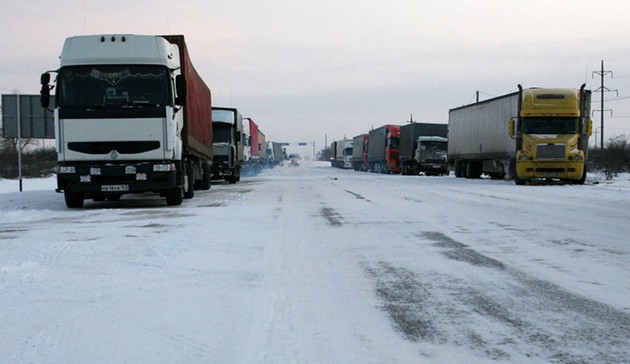 фуры стоят на трассе м5