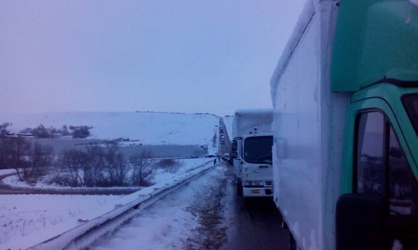 фуры в пробке на трассе р298