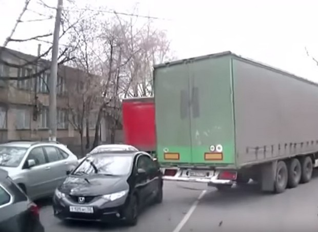 большегруз зацепил пежо