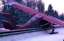 самолет сел на трассу м8