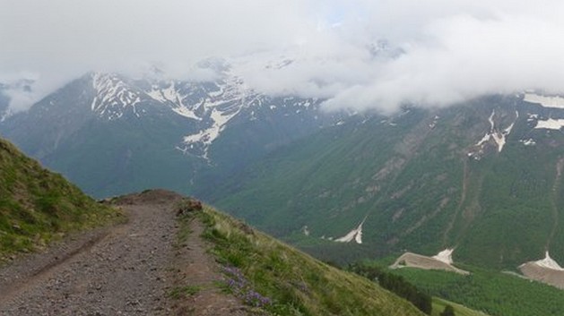 горная тропа на водопады