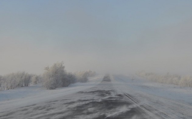 ветер и снег на дорогах оренбуржья