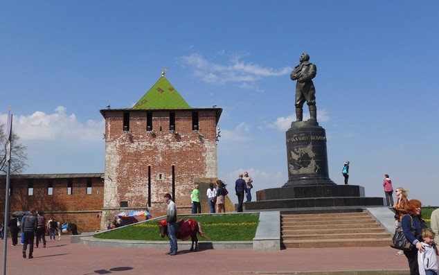 башня кремля в горьком