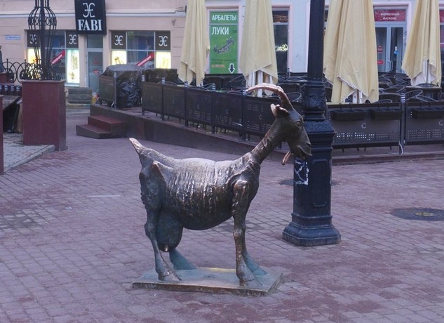 памятник козе