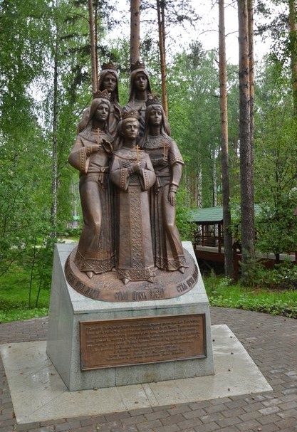 памятник в ганиной яме