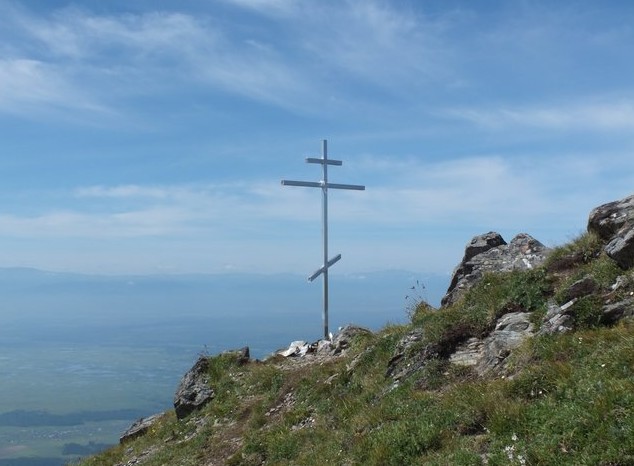 крест на пике любви