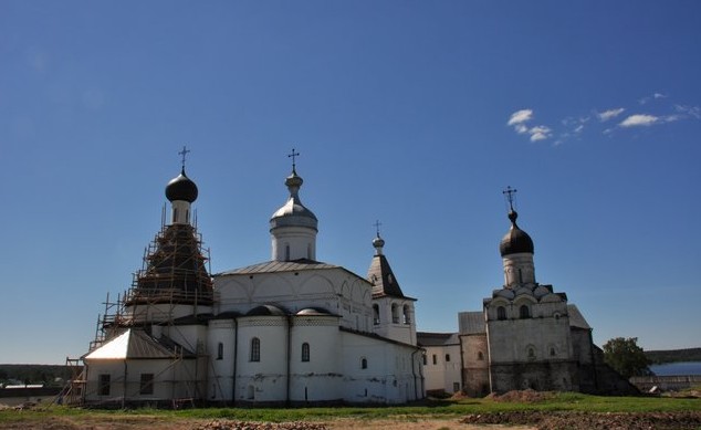 храмы в монастыре