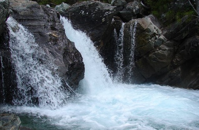водопад на аршане возле байкала