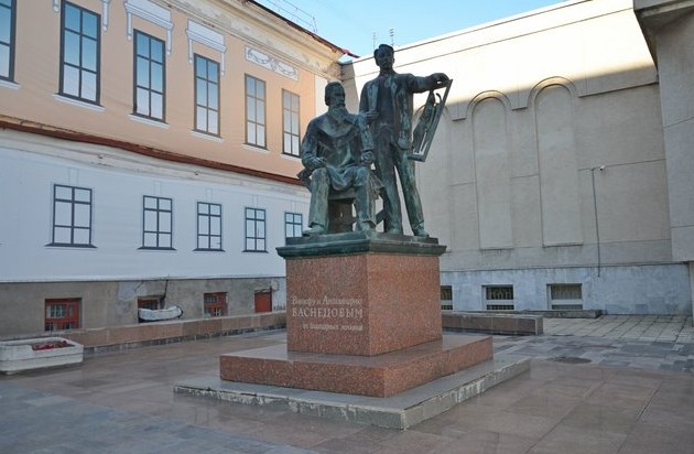 памятник художникам братьям Васнецовым