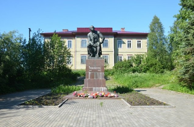 Памятник Ломоносову