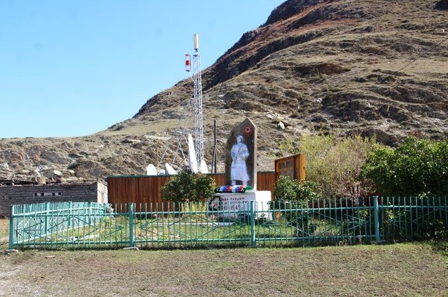 памятник на алтае