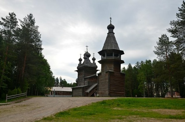  колокольня и Вознесенская пятиглавая церковь