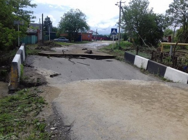 мост в майкопе после паводка