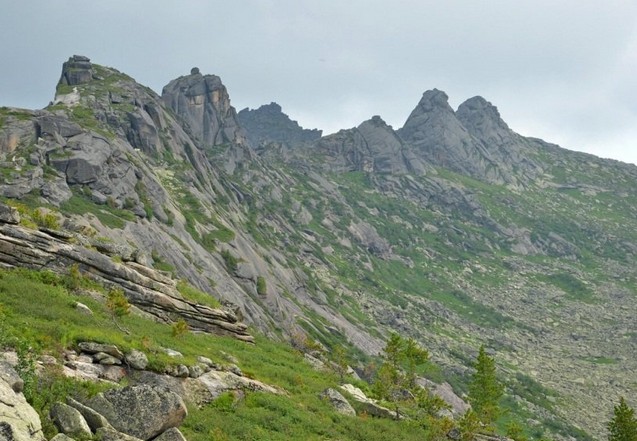 горы в парке ергаки