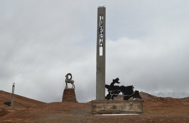 стела таджикистан в горах