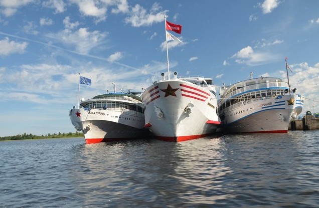 круизные лайнеры в кижи