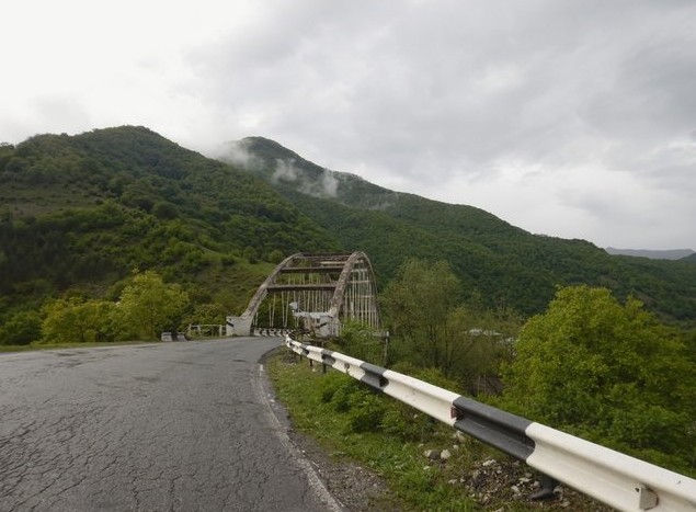 грузинская дорога в мае