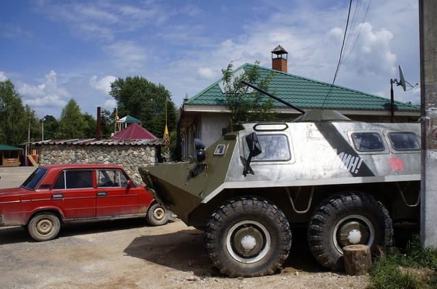 бмп на улице в алыгее