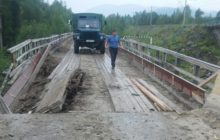 сломаный мост через реку Малый Гоуджекит