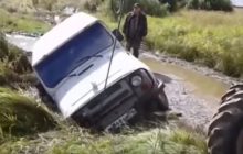 уаз утонул в грязи