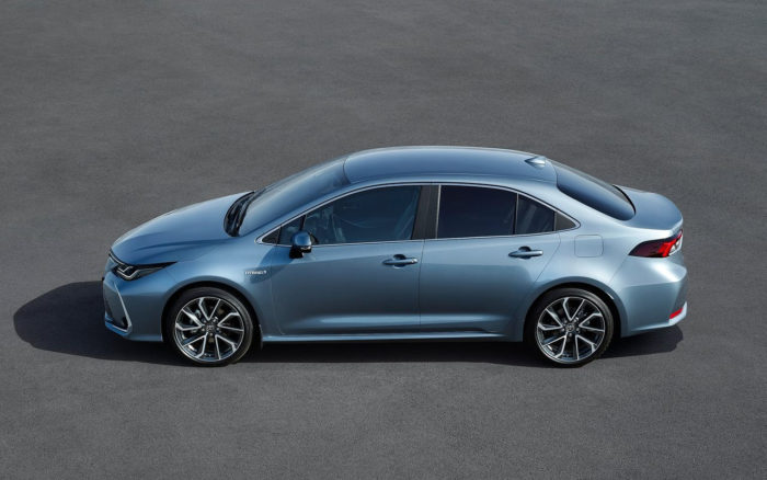 Toyota Corolla 2019: комплектации, цены, фото, когда выйдет в России