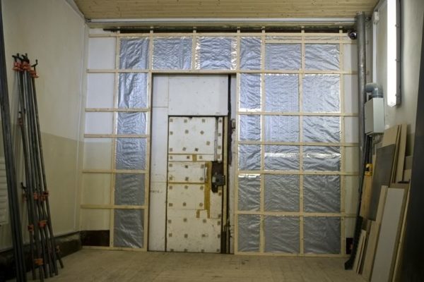 Советы как утеплить ворота гаража изнутри своими руками
