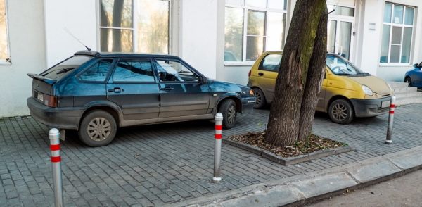 За парковку автомобиля у своего дома теперь можно получить штраф