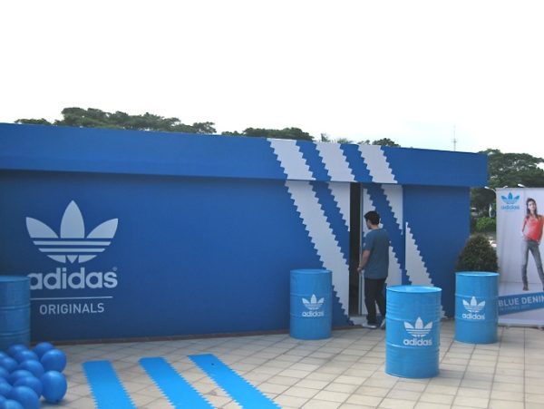 Магазин Adidas в виде коробки