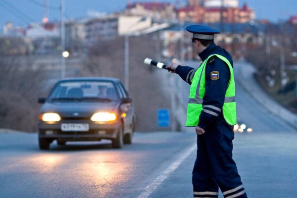 Новое требование сотрудника ГИБДД показать медсправку: как ответить правильно