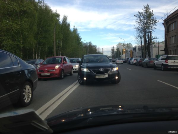 Какой заплатить штраф за пересечение сплошной линии в 2019 году