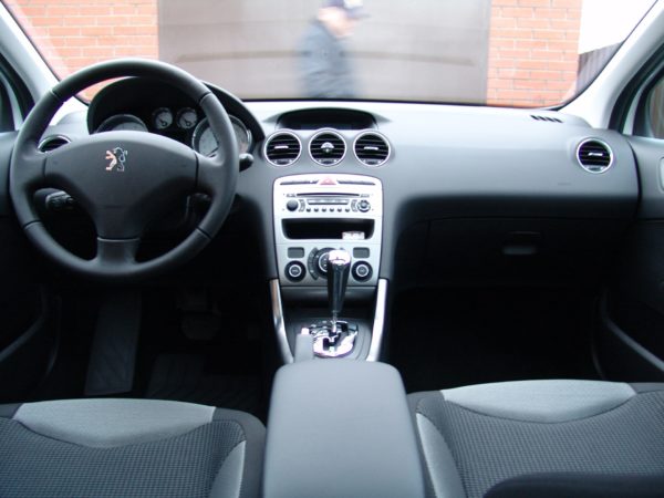 Почему ни в коем случае нельзя покупать Peugeot 308